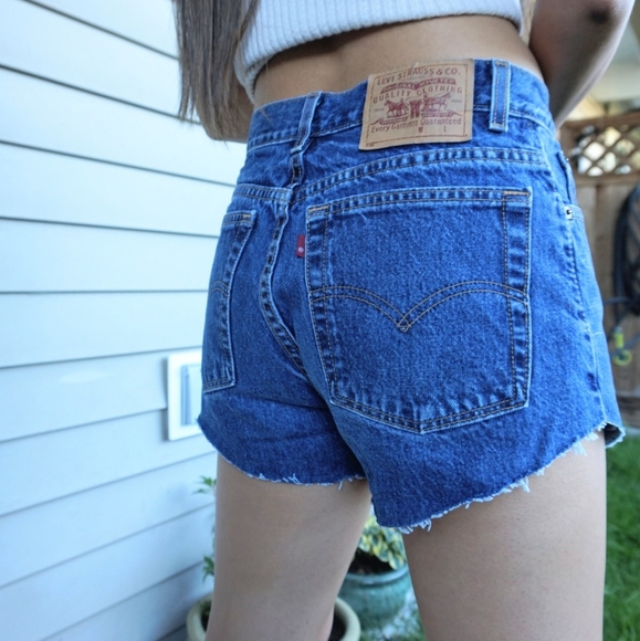 Levi's Denim Shorts- Mid Rise (Size 27) - Picture 1 of 6